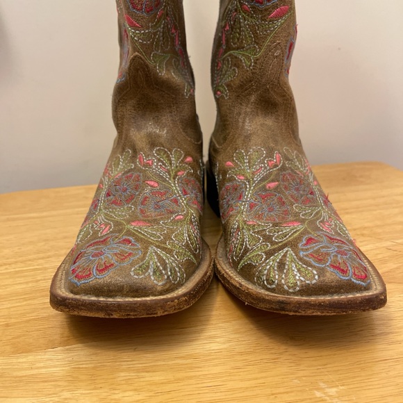 Macie Bean Brown Floral Embroidered Cowboy Boots - Picture 4 of 9